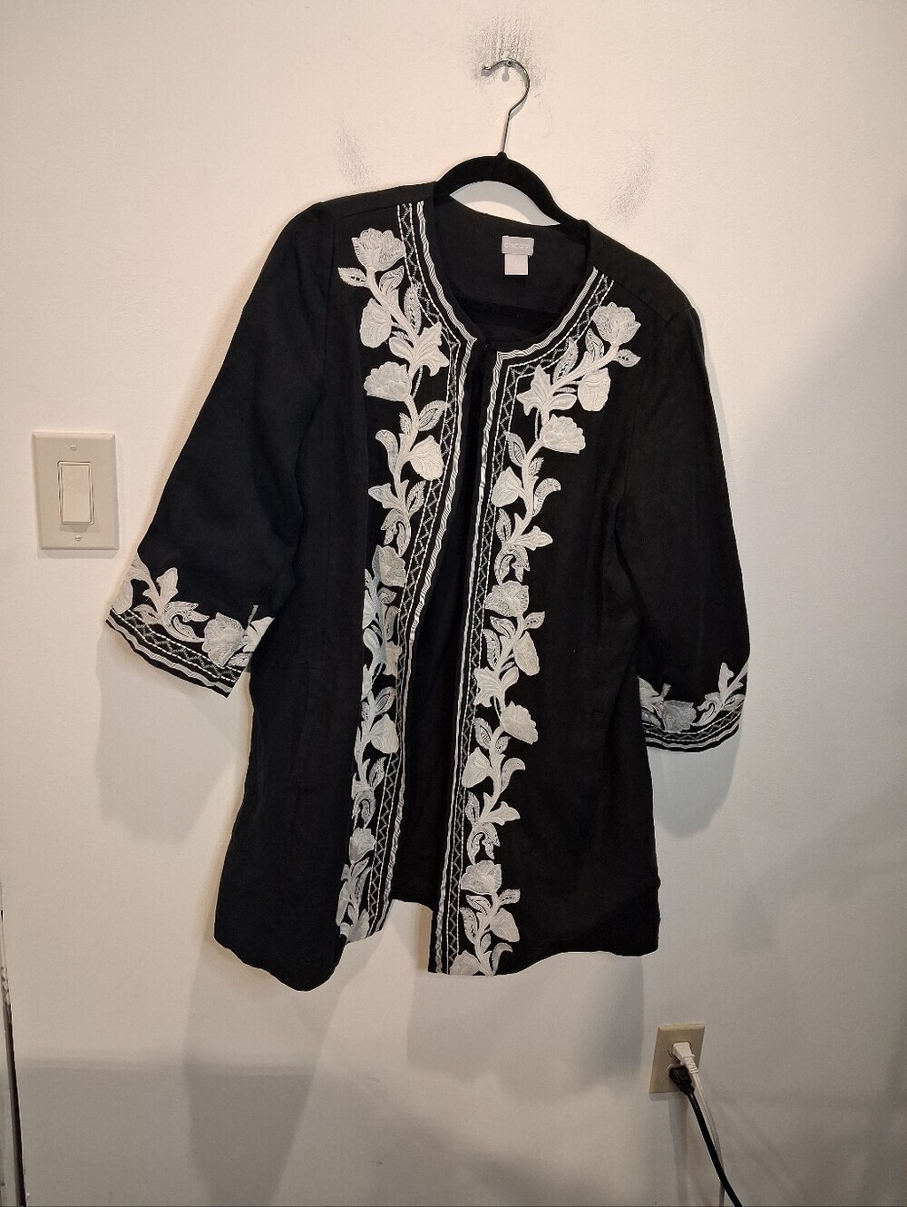 Chicos Size 2 Us Size 12/14 Black Linen Jacket W/floral Embroidery